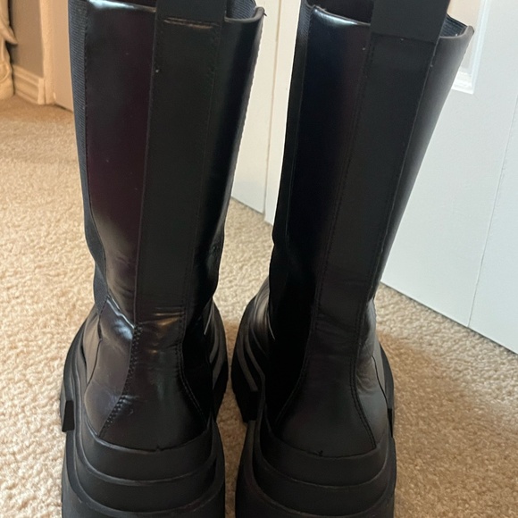 Black Boots - Picture 3 of 3